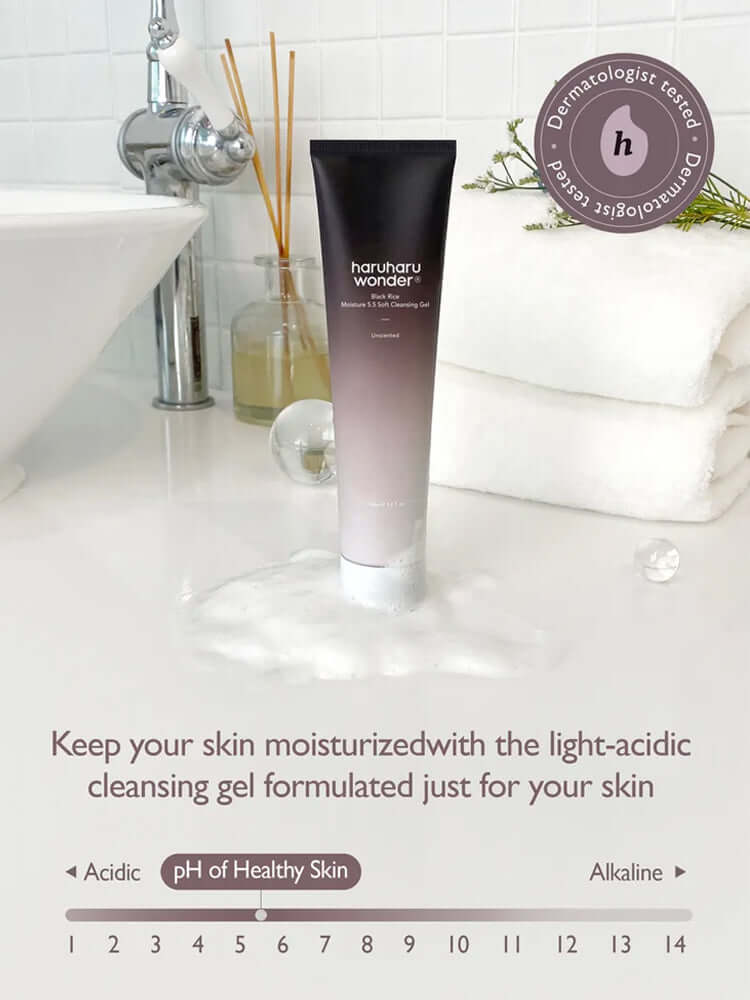 HARUHARU WONDER Black Rice Moisture 5.5 Soft Cleansing Gel 100ml in a bathroom setting with foam.
